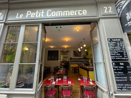 Le Petit Commerce by null