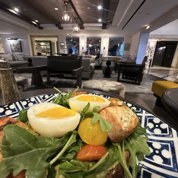 Hotel Amarano Burbank-Hollywood - Made to order breakfast - Hotels Near Me - Burbank, California