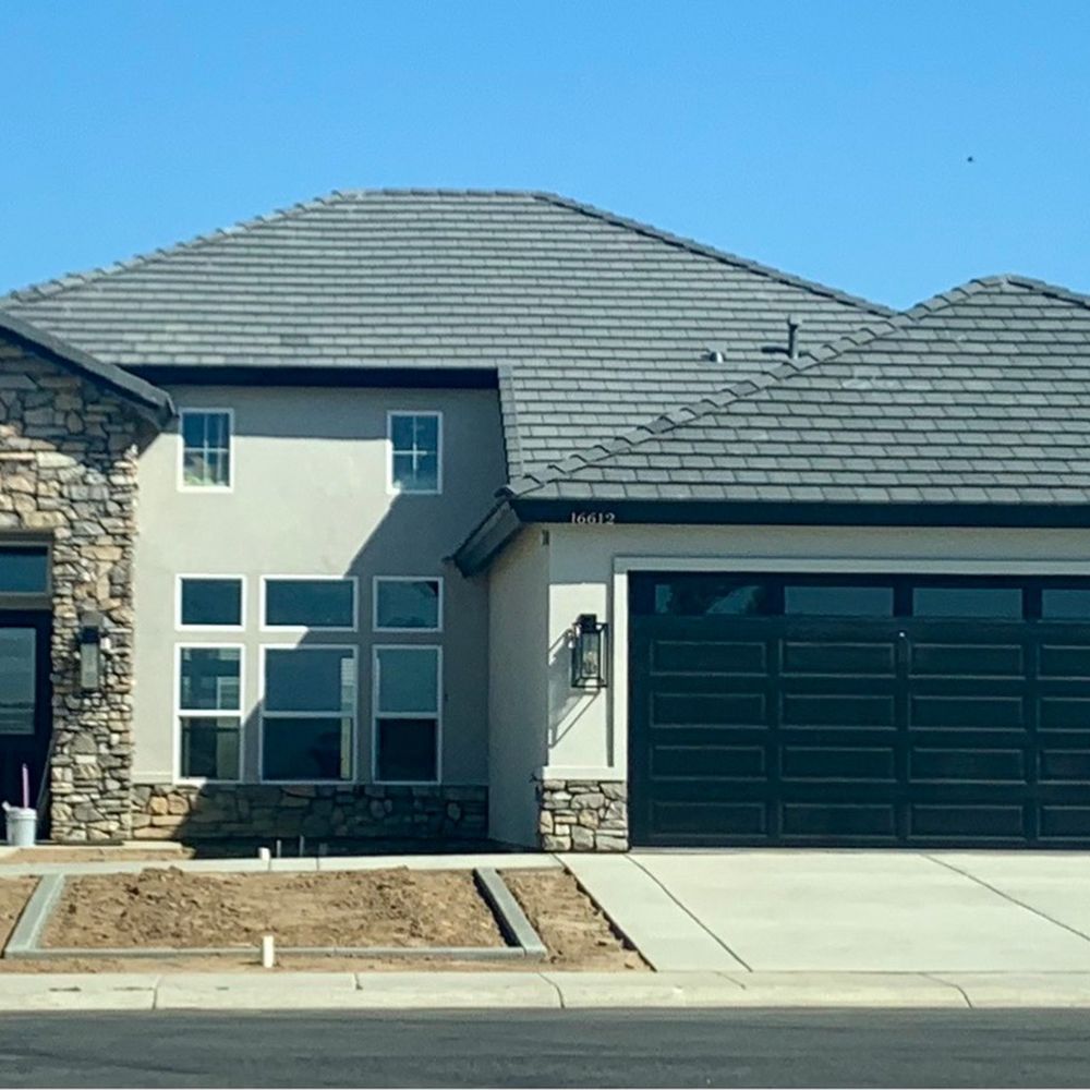 Roberson and Sons Construction - A 3 car garage is just right, but you can choose other options. - General Contractors Near Me - Bakersfield, California Roberson and Sons Construction - A 3 car garage is just right, but you can choose other options. - General Contractors Near Me - Bakersfield, California