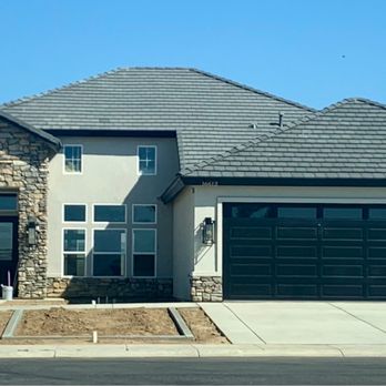 Roberson and Sons Construction - A 3 car garage is just right, but you can choose other options. - General Contractors Near Me - Bakersfield, California Roberson and Sons Construction - A 3 car garage is just right, but you can choose other options. - General Contractors Near Me - Bakersfield, California