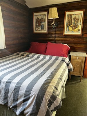Log Cabin Motel by null