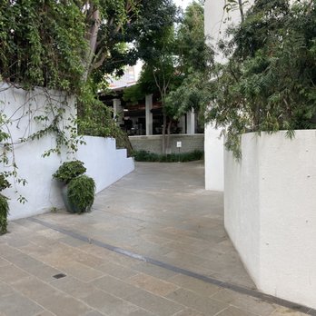 Cavatina - Walkway to restaurant - New American Near Me - West Hollywood, California Cavatina - Walkway to restaurant - New American Near Me - West Hollywood, California