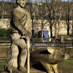 Parade Gardens - King Bladud and his pig