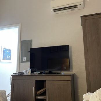 Hampton Inn Petaluma - Pic of tall ceiling w/ a/c.. note fuse box on wall! - Hotels Near Me - Petaluma, California Hampton Inn Petaluma - Pic of tall ceiling w/ a/c.. note fuse box on wall! - Hotels Near Me - Petaluma, California
