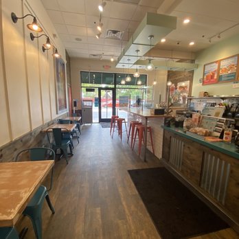 Tropical Smoothie Cafe - Dining room & ordering station - Juice Bars & Smoothies Near Me - Royal Oak, Michigan