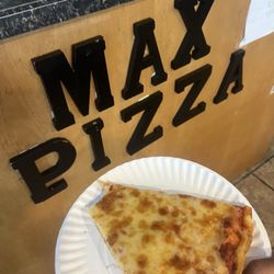 Max Pizza II - Slice of Cheese Pizza COLD 20 Minute wait.