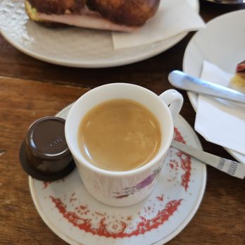 La Vouivre - Patisserie/Cake Shop Near Me - Geneva, GE