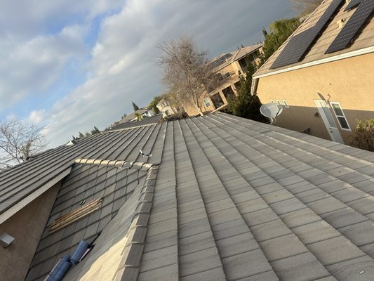 Antonio’s roof Logo