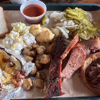 Hard Eight BBQ - The plate (tray) - Barbeque Near Me - Coppell, Texas