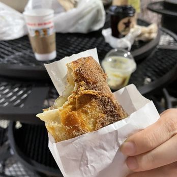 Buc-ee's - Apple Pie - ehh okay not bad. Slightly too sweet for my preference - Gas Stations Near Me - Robertsdale, Alabama