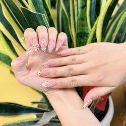 Bright Star Nails