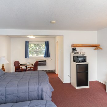 Siesta Motel - 2 bed room sample (flooring upgraded by June 2022) - Hotels & Travel Near Me - Colfax, Washington Siesta Motel - 2 bed room sample (flooring upgraded by June 2022) - Hotels & Travel Near Me - Colfax, Washington