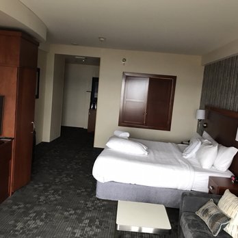 Courtyard by Marriott Burlington Harbor - Bedroom - Hotels Near Me - Burlington, Vermont