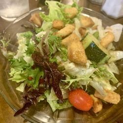 Ciccino's Pizzeria - Side salad with dinner