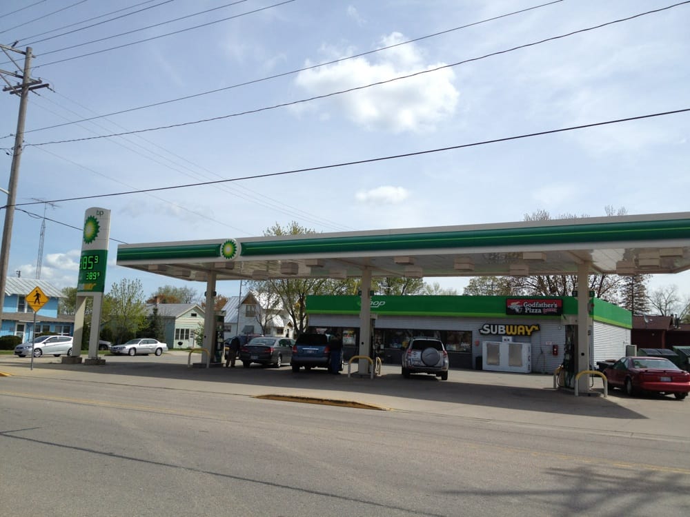 BP Updated August 2024 102 S Pine St, Weyauwega, Wisconsin Gas