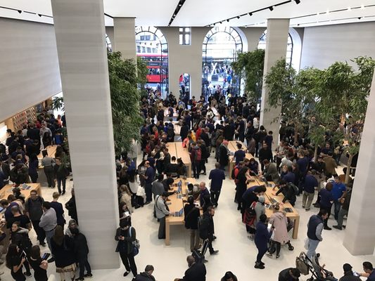 Apple Regent Street by null