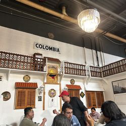 Antojitos Colombianos 2 - Seating