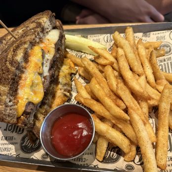 Alter Brewing + Kitchen - Patty Melt w/beer battered fries - Brewpubs Near Me - Oak Brook, Illinois