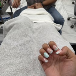 Famous Nails
