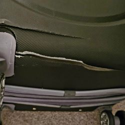 American Airlines - Cracked the bottom of the case