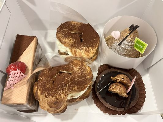 Pâtisserie Chantilly by null