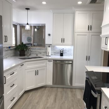 Molina Kitchen Cabinets - Pendant light was a good choice - Cabinetry Near Me - North Hollywood, California Molina Kitchen Cabinets - Pendant light was a good choice - Cabinetry Near Me - North Hollywood, California