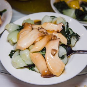 Alton Restaurant - a plate of food on a table - Chinese Near Me - Toronto, Ontario