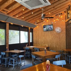 Martin's Bar-B-Que Joint - Dining area
