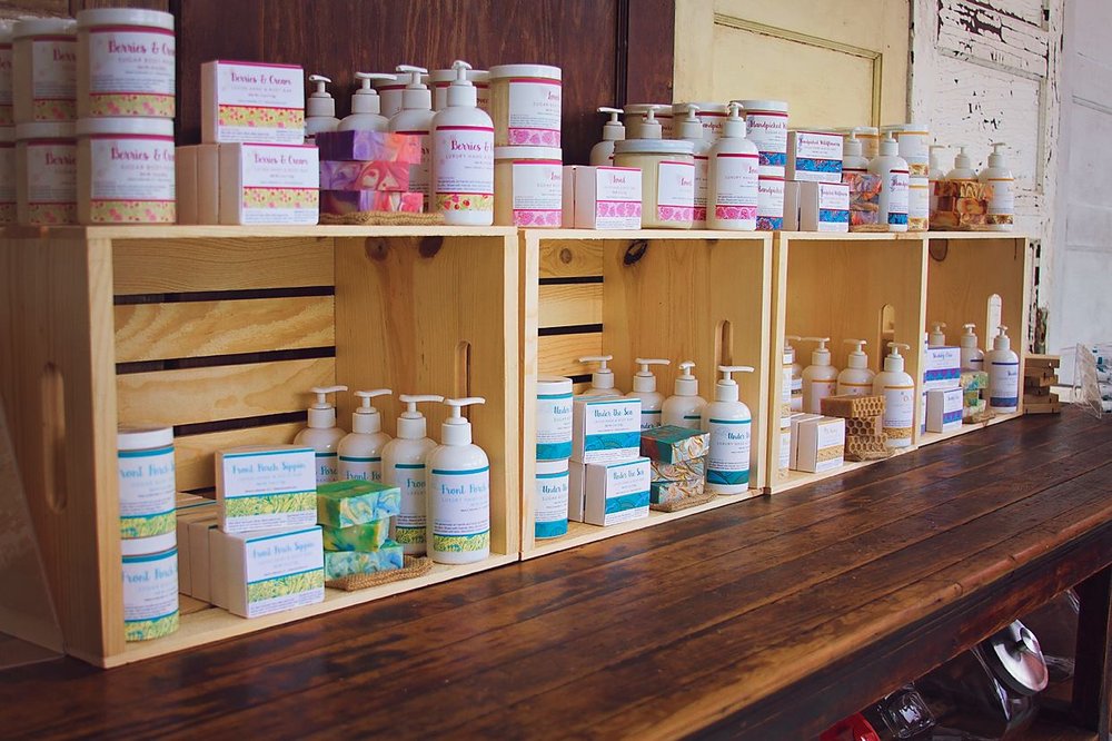 Breezy Quarters Logo