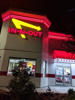 In-N-Out Burger by null