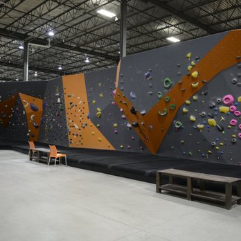 Altitude Gym - Bloc, section enfant / Bouldering, kids section - Rock Climbing Near Me - Ottawa, Ontario