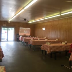 Dukes Bar-B-Que - The Diningroom
