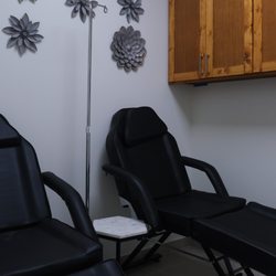 Absolute Pain & Wellness - Relaxing IV infusion room