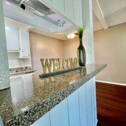 Pinewood Apartments - Lovely kitchen bar in our 1 bedroom units.