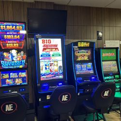 Mel's Bar & Lounge - Fun spot to play and win big!