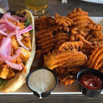 Saddle Mountain Brewing Company - Thai sando - Bars Near Me - Goodyear, Arizona