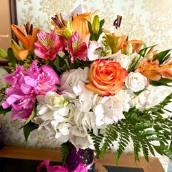 Norma's Flowers - Flower arrangement