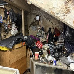 Pyon's Shoe Repair - The shop