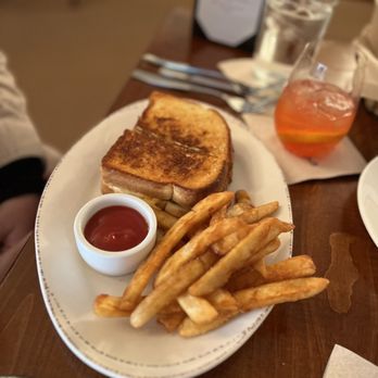 The Golden Lamb - American Near Me - Lebanon, Ohio The Golden Lamb - American Near Me - Lebanon, Ohio