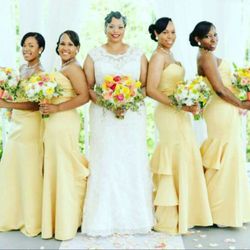 m&h Decorating and Design - Bridal party with Bouquets