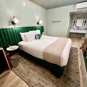 Palihotel Hollywood - King bedroom - Hotels Near Me - Los Angeles, California Palihotel Hollywood - King bedroom - Hotels Near Me - Los Angeles, California