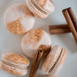 Sav’s Macs - Cinnamon Roll Macarons