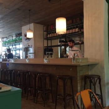 Clamato - French menu only, but garçon explains about that. At lunch time, reservation is not needed. お店の雰囲気。メニューはフランス語のみ。 でも親切なギャルソンが英語で説明してくれます。 - Seafood Near Me - Paris, 75 Clamato - French menu only, but garçon explains about that. At lunch time, reservation is not needed. お店の雰囲気。メニューはフランス語のみ。 でも親切なギャルソンが英語で説明してくれます。 - Seafood Near Me - Paris, 75