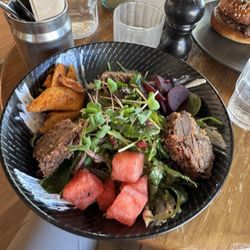 Kai Whakapai - Crispy lamb salad