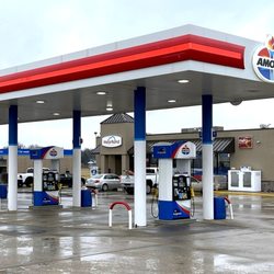 Heartland Market - Building Exterior and Car Wash