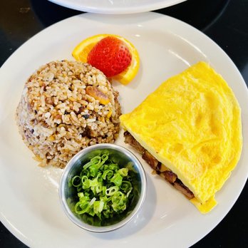Sweet E's Cafe - Hawaiian omelette with fried rice - Cafes Near Me - Honolulu, Hawaii Sweet E's Cafe - Hawaiian omelette with fried rice - Cafes Near Me - Honolulu, Hawaii