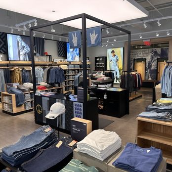 Levis Store - Women's Clothing Near Me - Tucson, Arizona