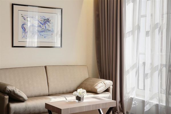 Best Western Premier Hôtel De La Poste Troyes & Spa Nuxe by null