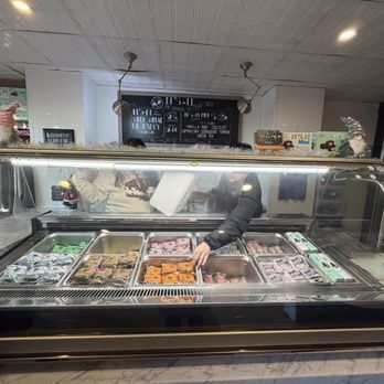 It's-It Ice Cream - Ice cream counter - Ice Cream & Frozen Yogurt Near Me - Burlingame, California It's-It Ice Cream - Ice cream counter - Ice Cream & Frozen Yogurt Near Me - Burlingame, California