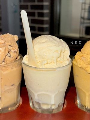 Momento Gelato and Coffee by null